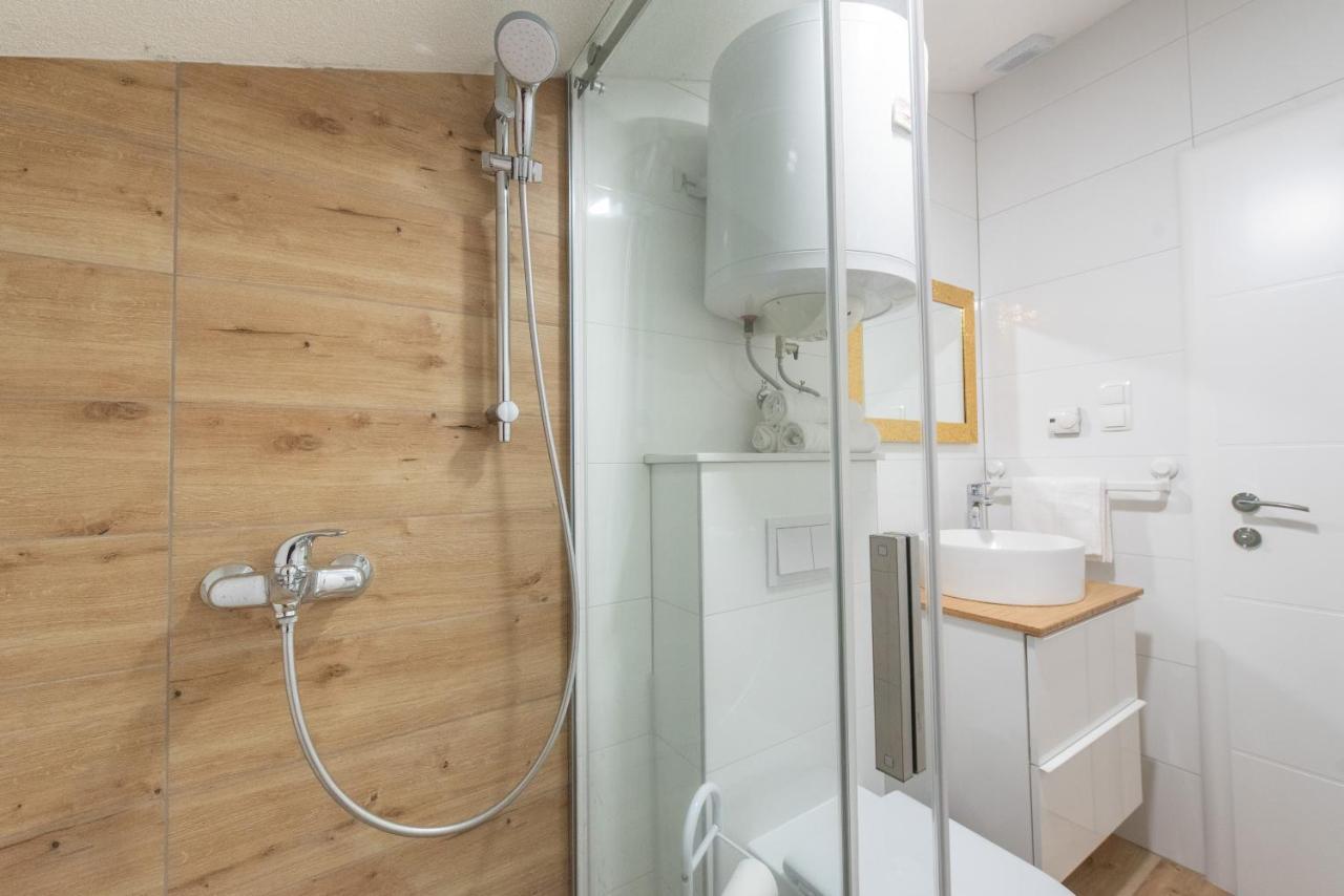 Apartmani Mara Kaštela Exteriör bild